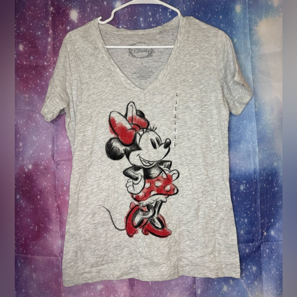 New Minnie Mouse V-neck T-shirt 🛍